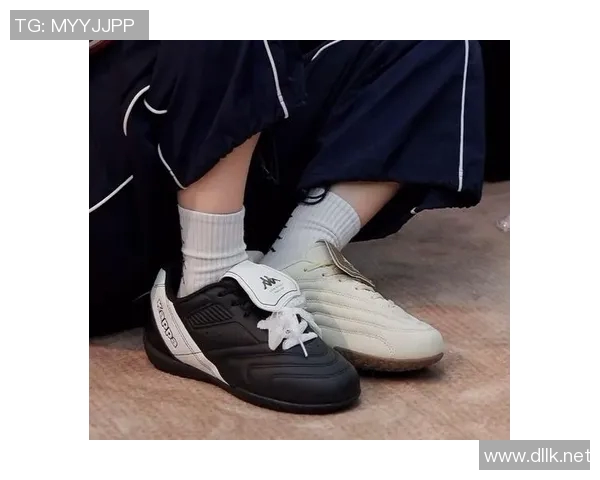 足球明星温馨瞬间为女友系鞋带展现甜蜜爱情与细腻关怀