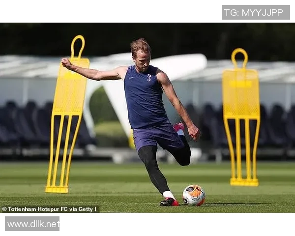 足球明星脱裤子跳舞引发热议背后的故事与文化解读